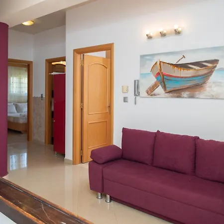 Elia Villa *